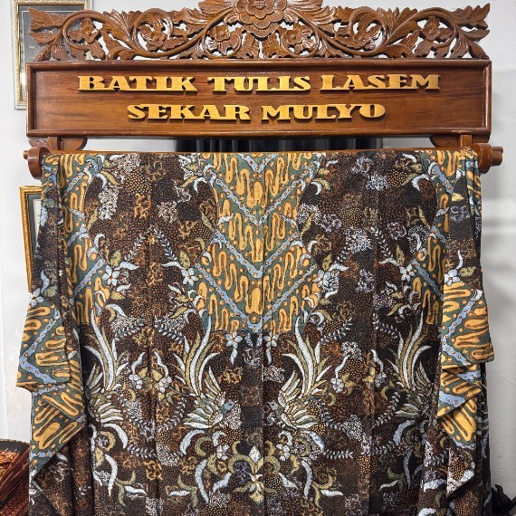 Batik Tulis Lasem Classic with Natural Dye